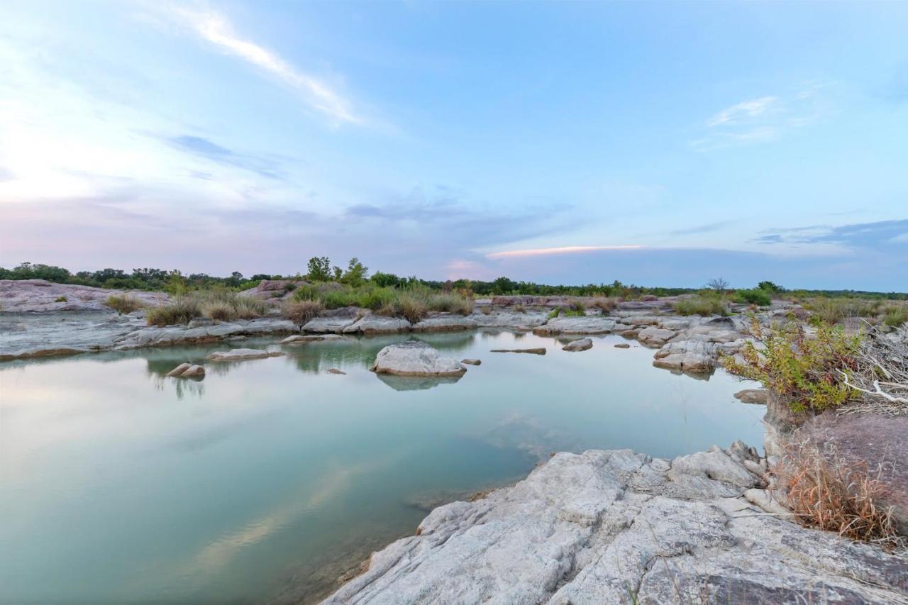 Lazo House - Riverfront With Overlooking Llano River Ngoại thất bức ảnh