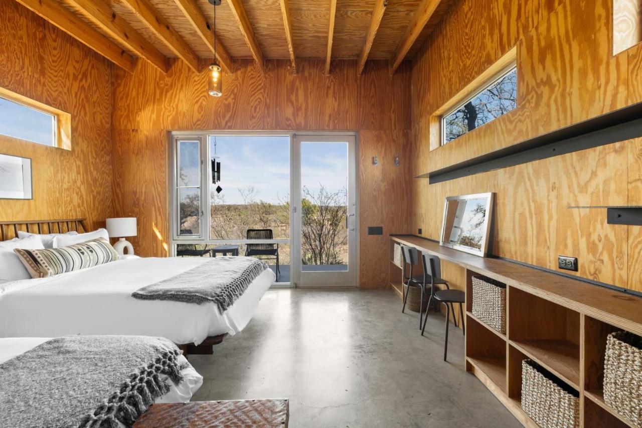 Lazo House - Riverfront With Overlooking Llano River Ngoại thất bức ảnh