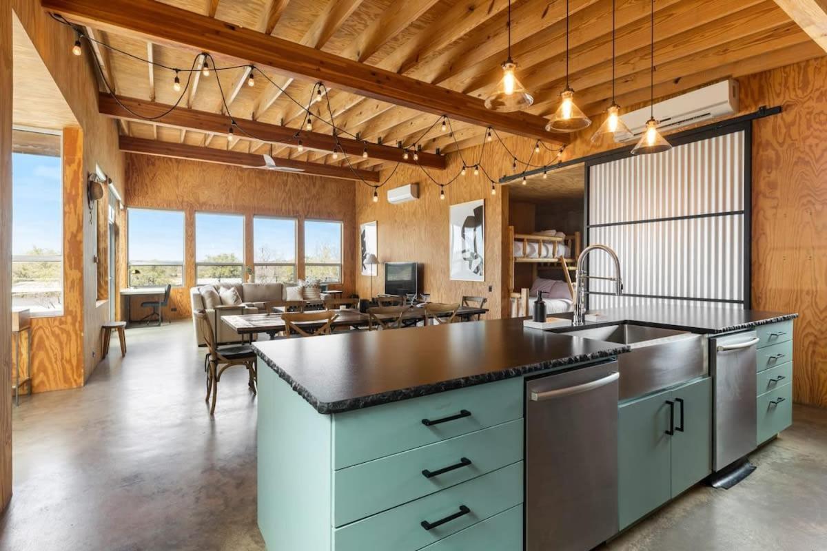 Lazo House - Riverfront With Overlooking Llano River Ngoại thất bức ảnh