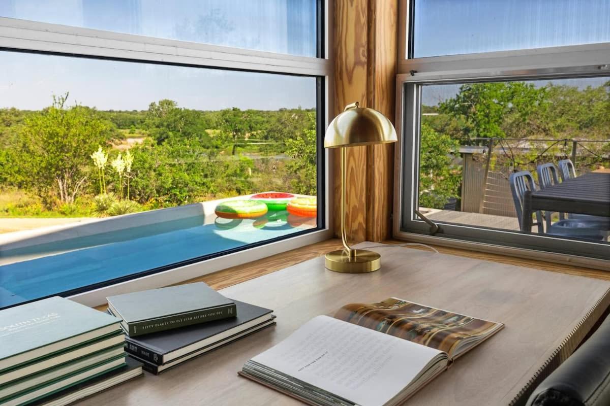 Lazo House - Riverfront With Overlooking Llano River Ngoại thất bức ảnh